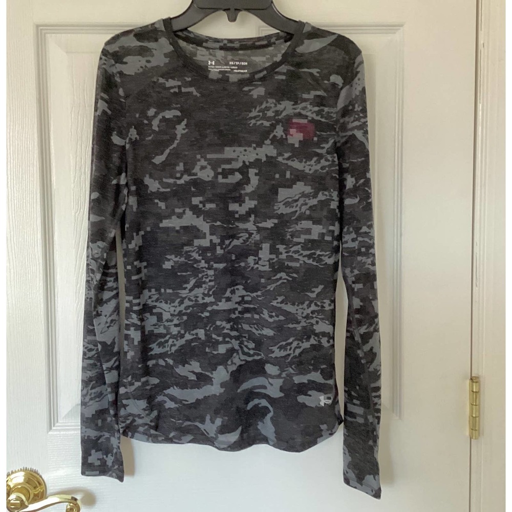 Under Armour Fitted Black Camo Womens XS